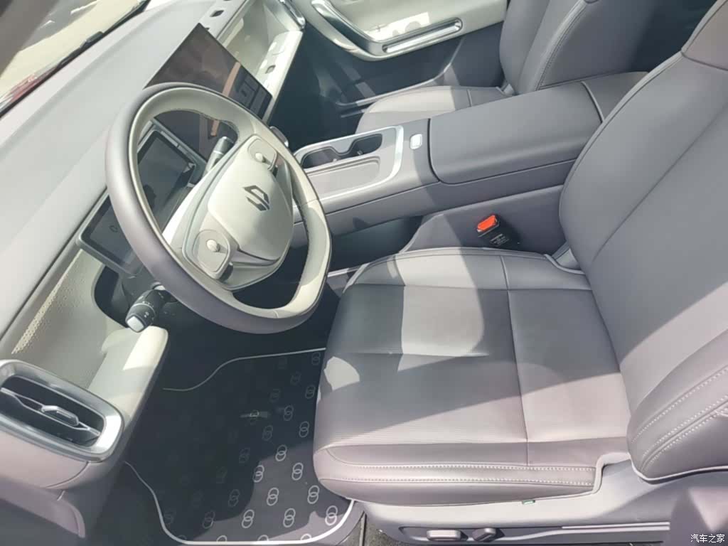 Leapmotor B01, 2025 15