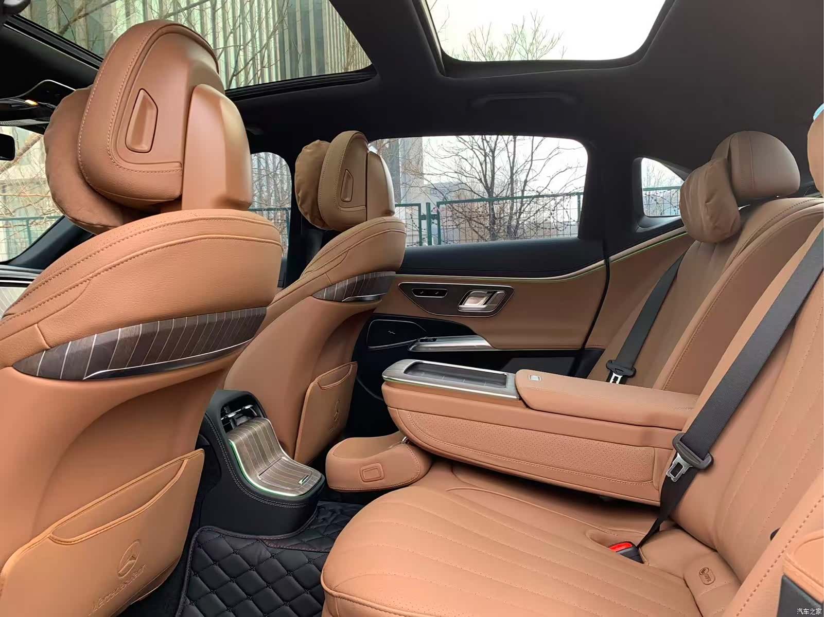Mercedes-Benz E-Class, 2024 4