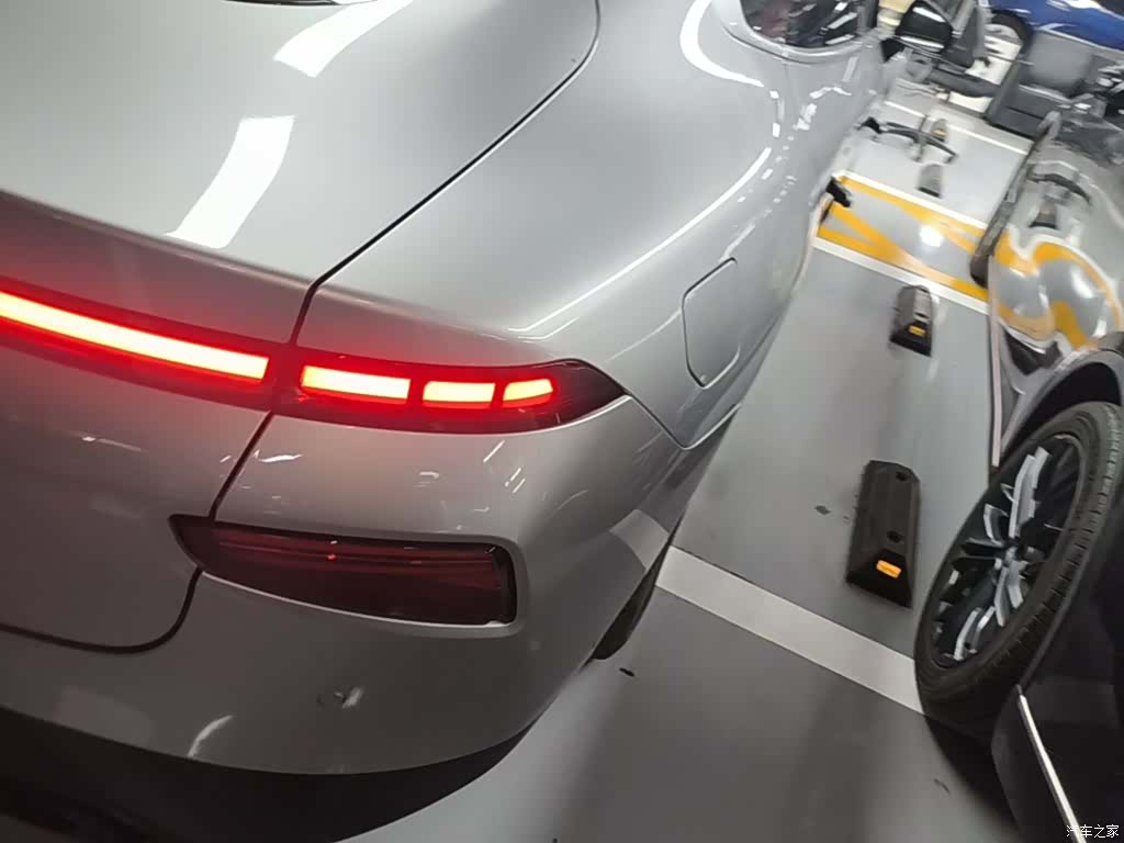 Xpeng P7, 2022 8