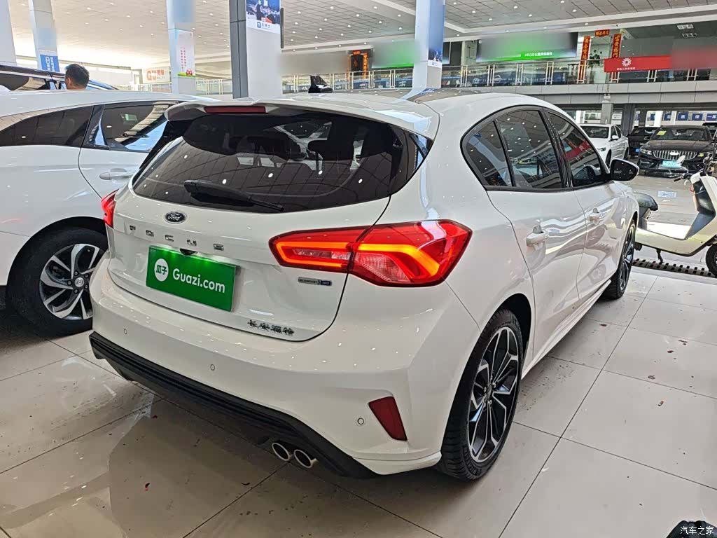 Ford Focus, 2022 все фото