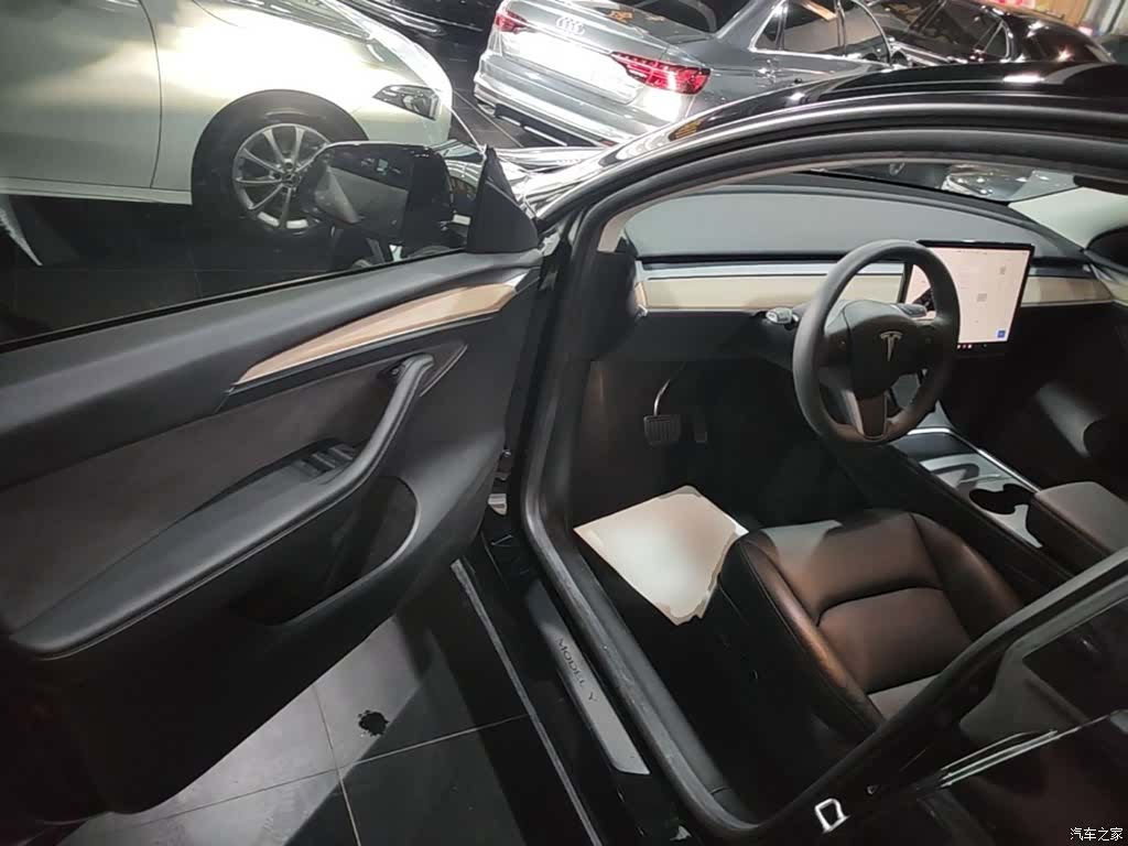 Tesla Model Y, 2022 16