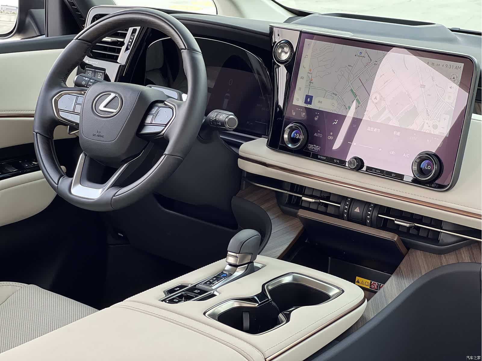 Lexus LM, 2025 9