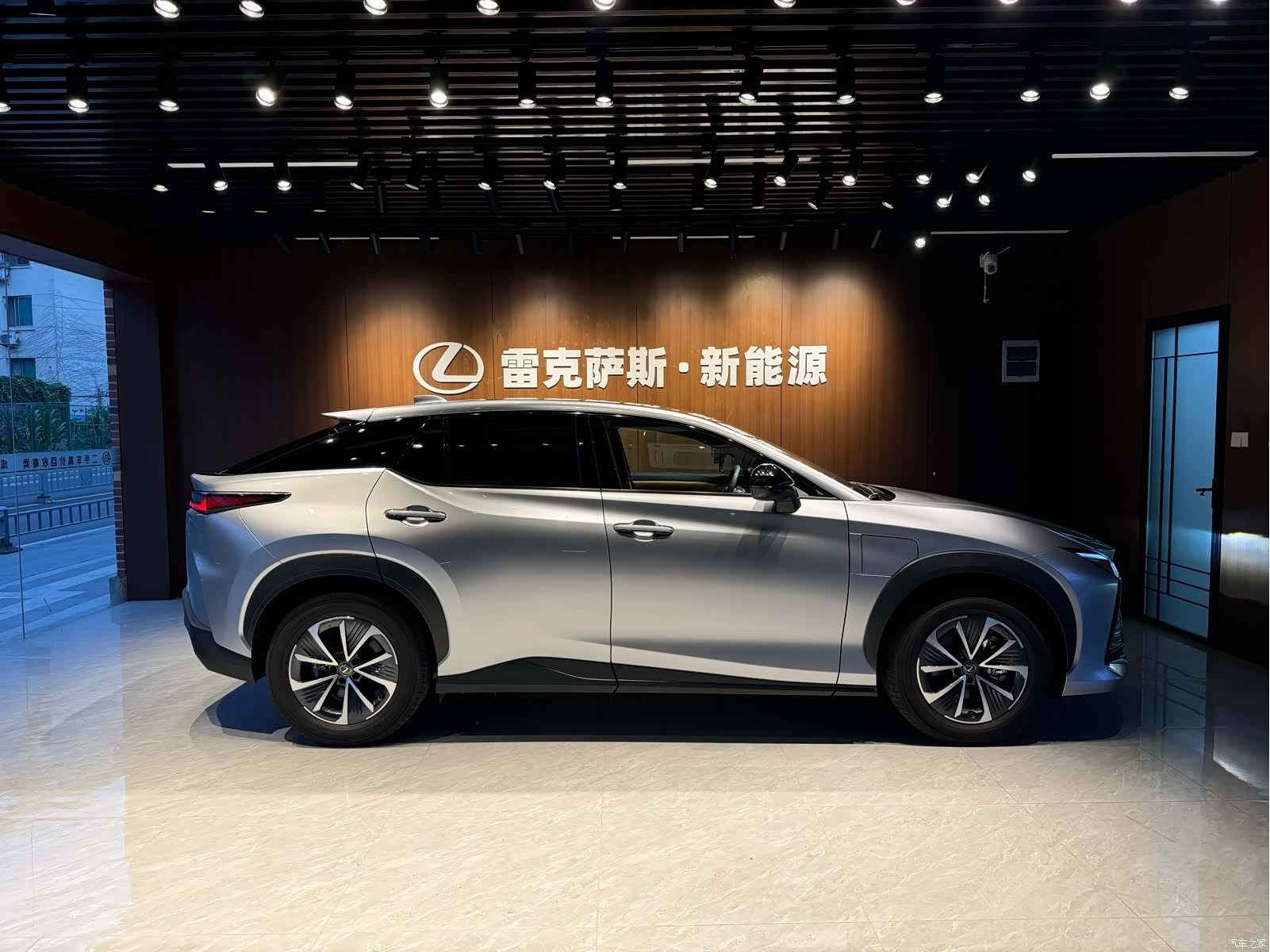 Lexus RZ, 2023 2