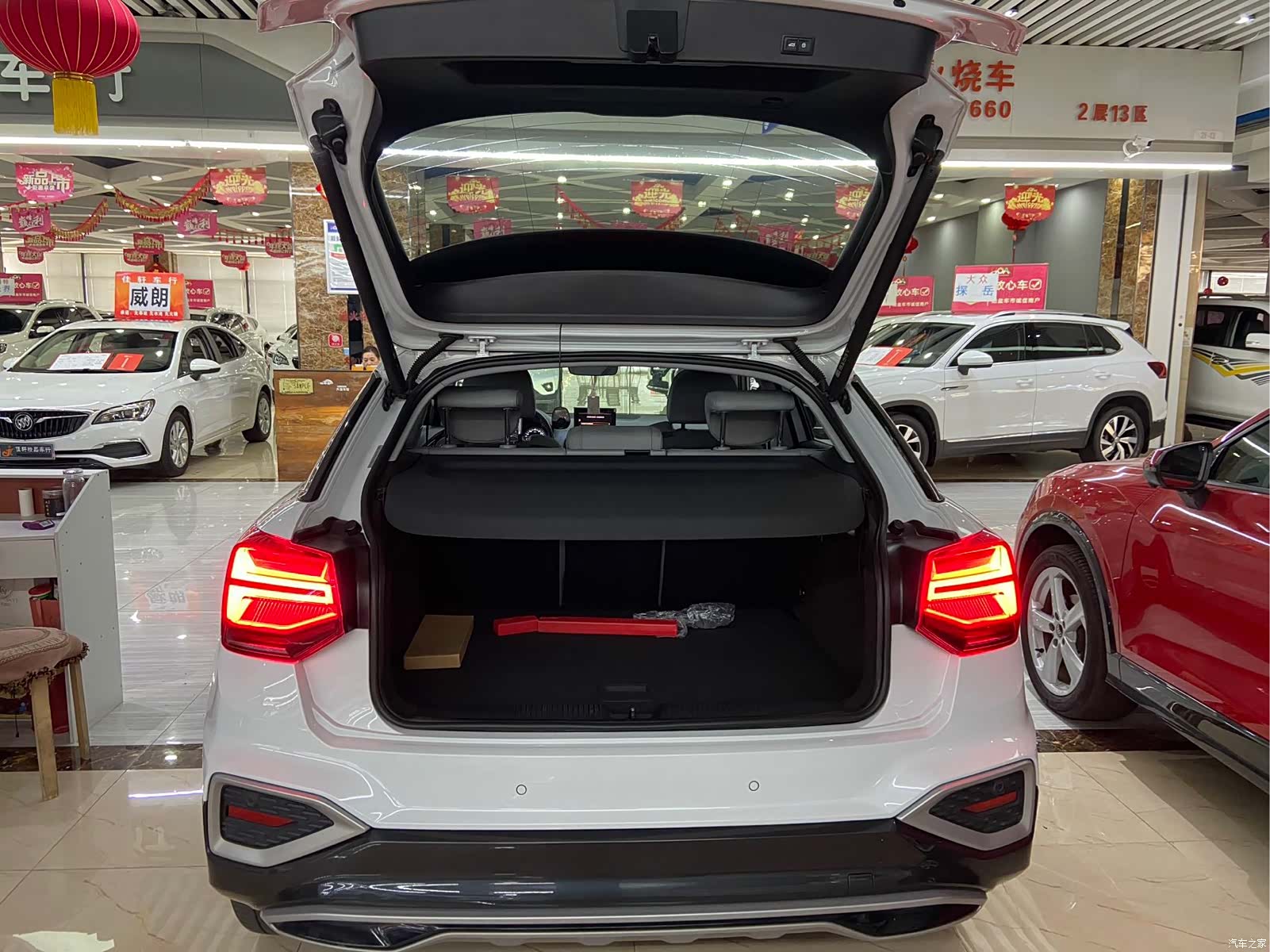 Audi Q2L, 2022 13