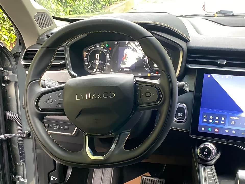 Lynk & Co 01
