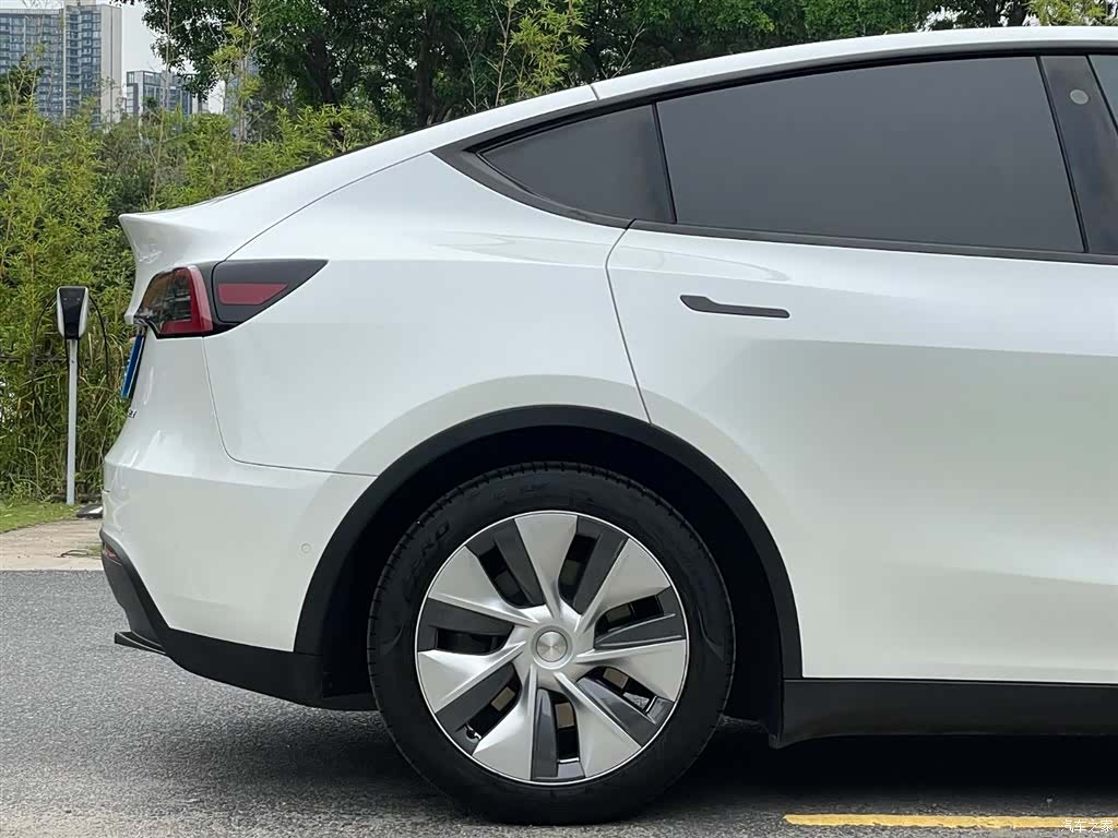 Tesla Model Y, 2022 25