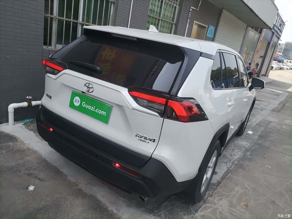 Toyota RAV4, 2024 все фото