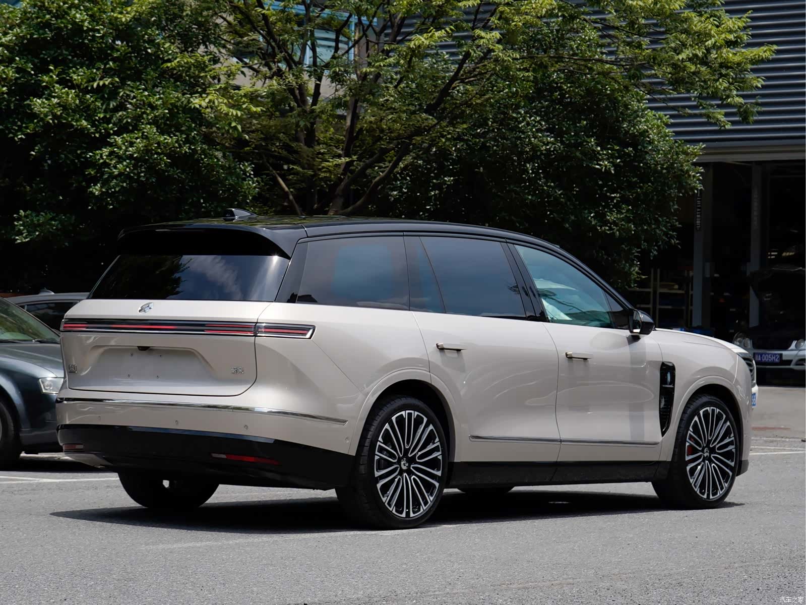 NIO ES8, 2025 4