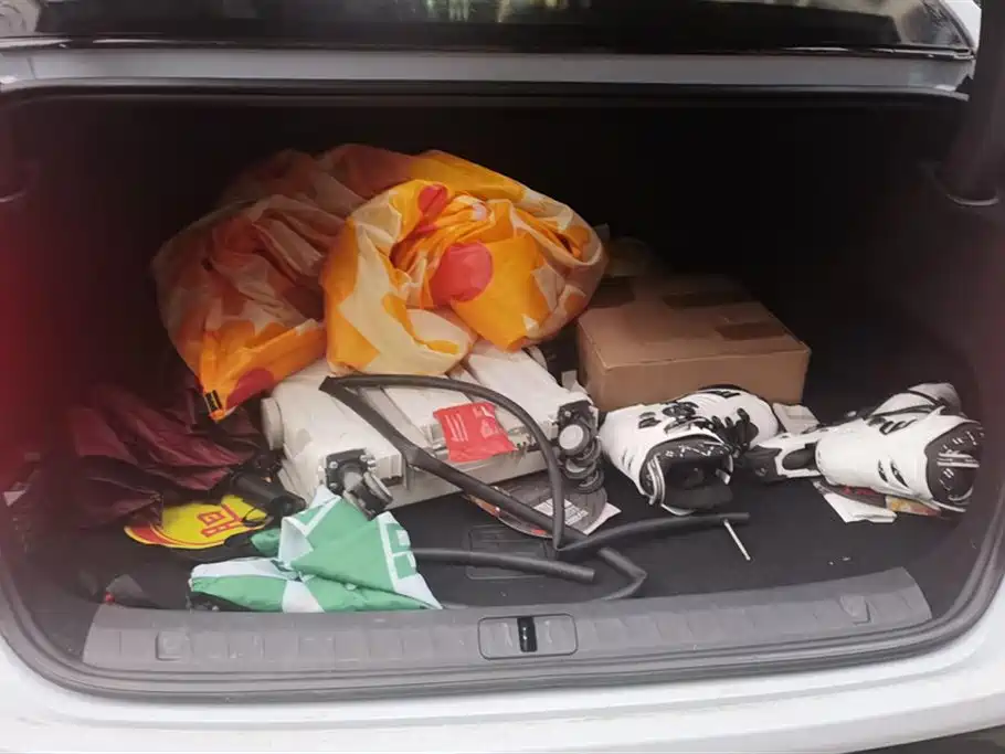 VOYAH Lantu chasing light