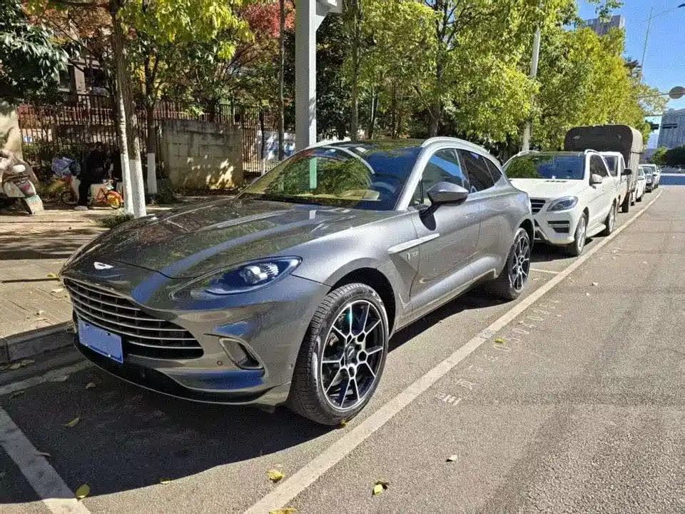 Aston Martin DBX