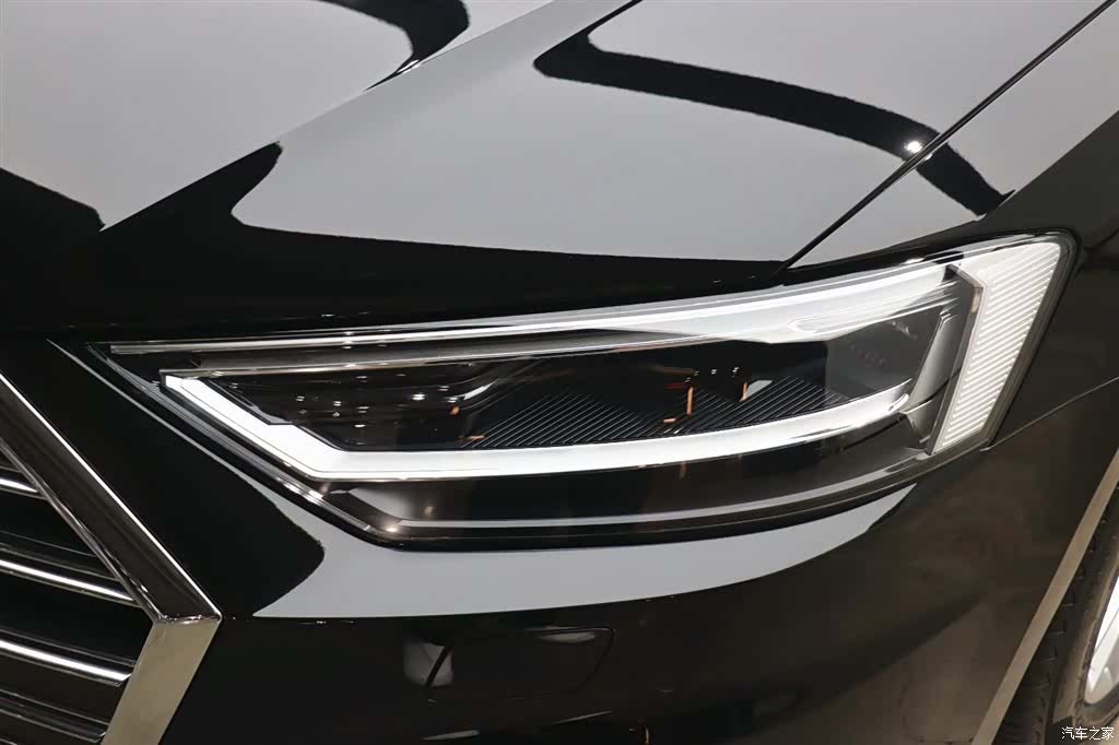 Audi A8L, 2022 25