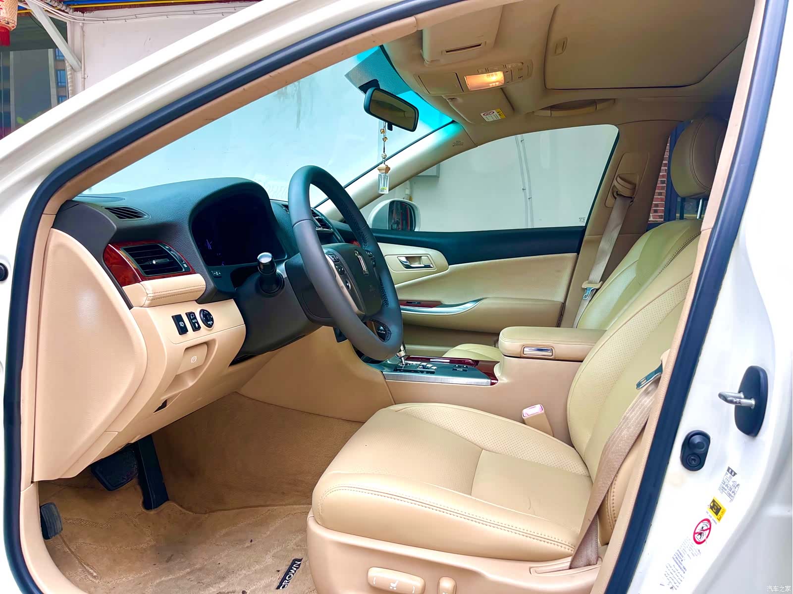 Toyota Crown, 2013 4