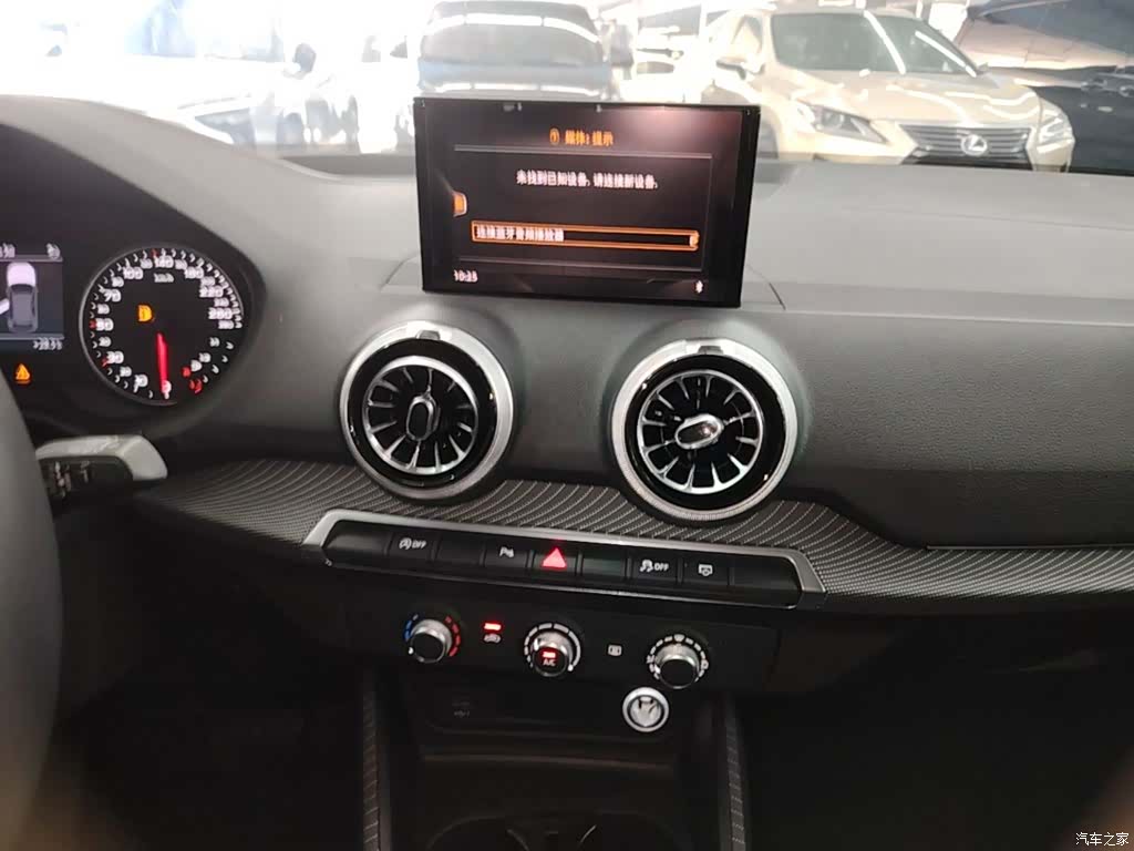 Audi Q2L, 2022 13