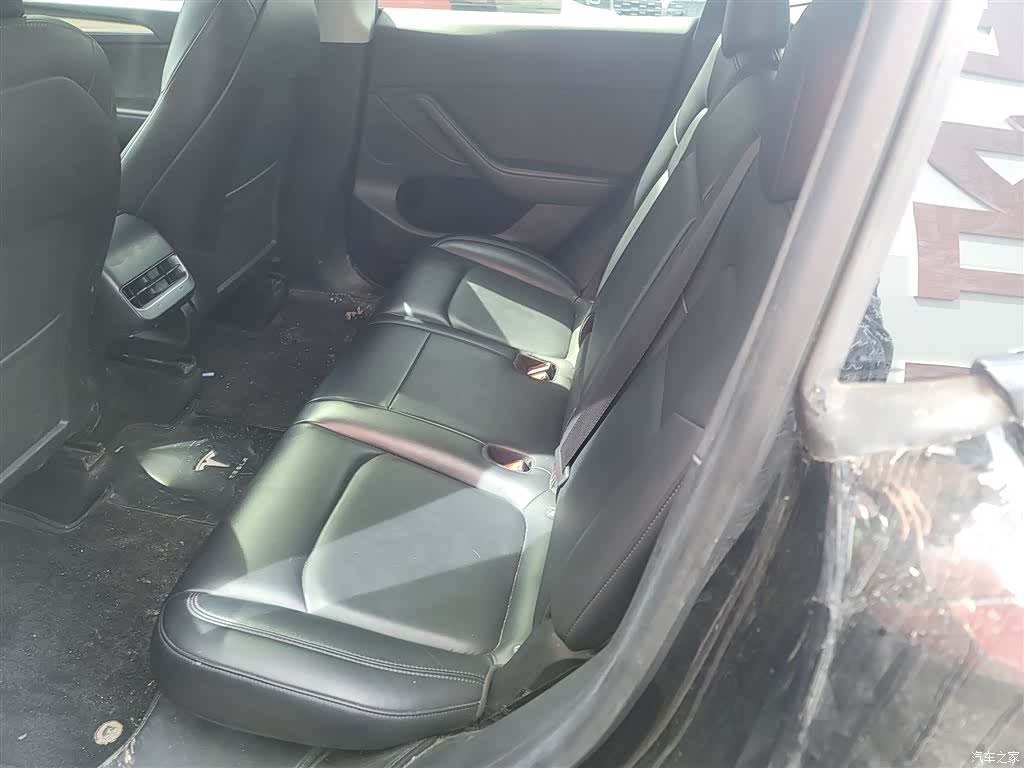 Tesla Model Y, 2022 16