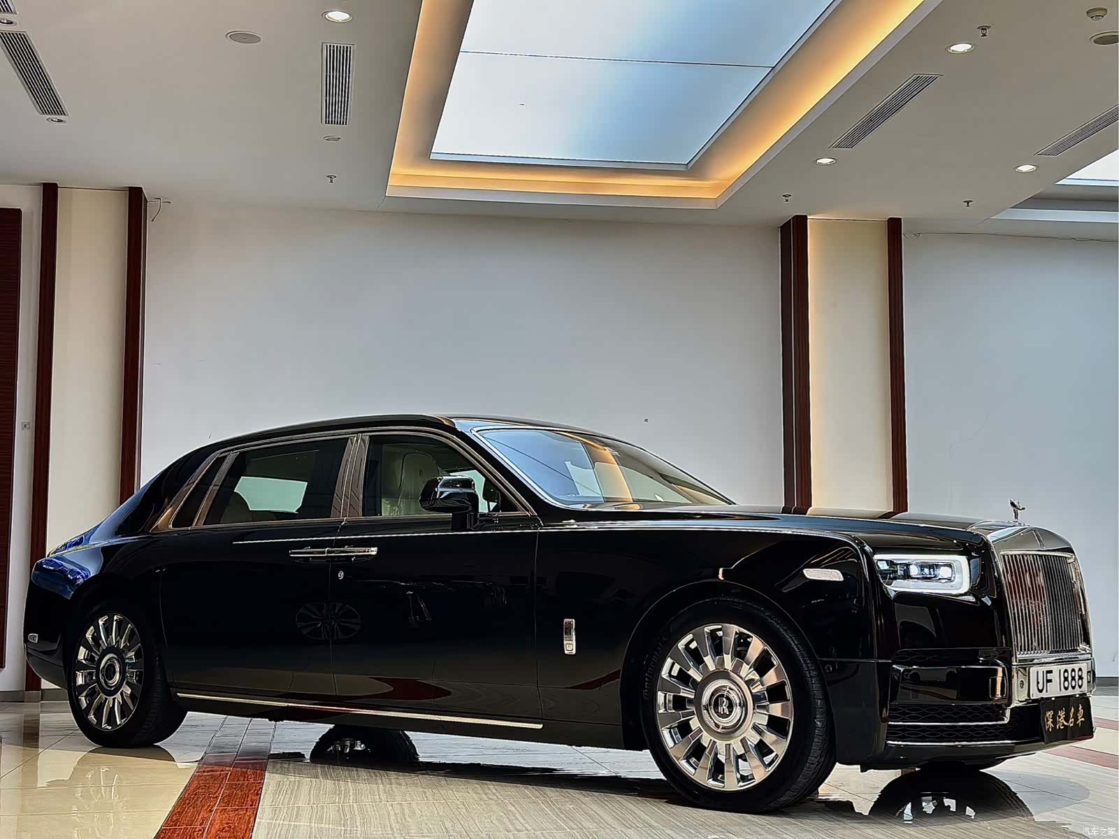 Rolls-Royce Phantom, 2019 3