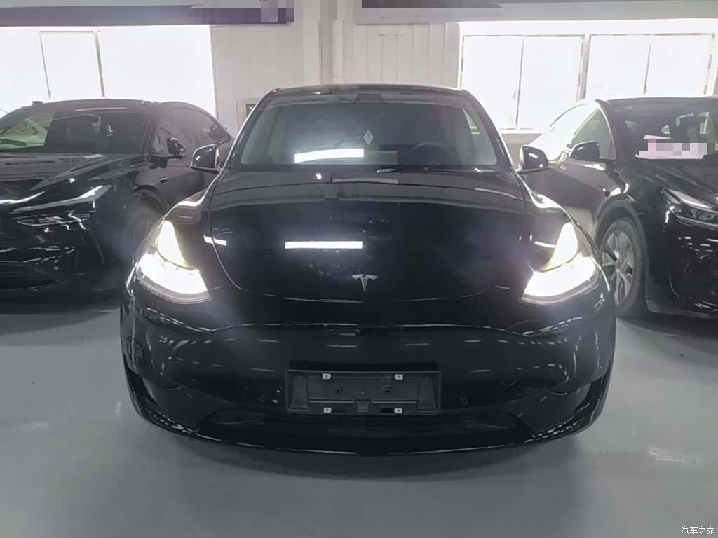Tesla Model Y, 2022 3