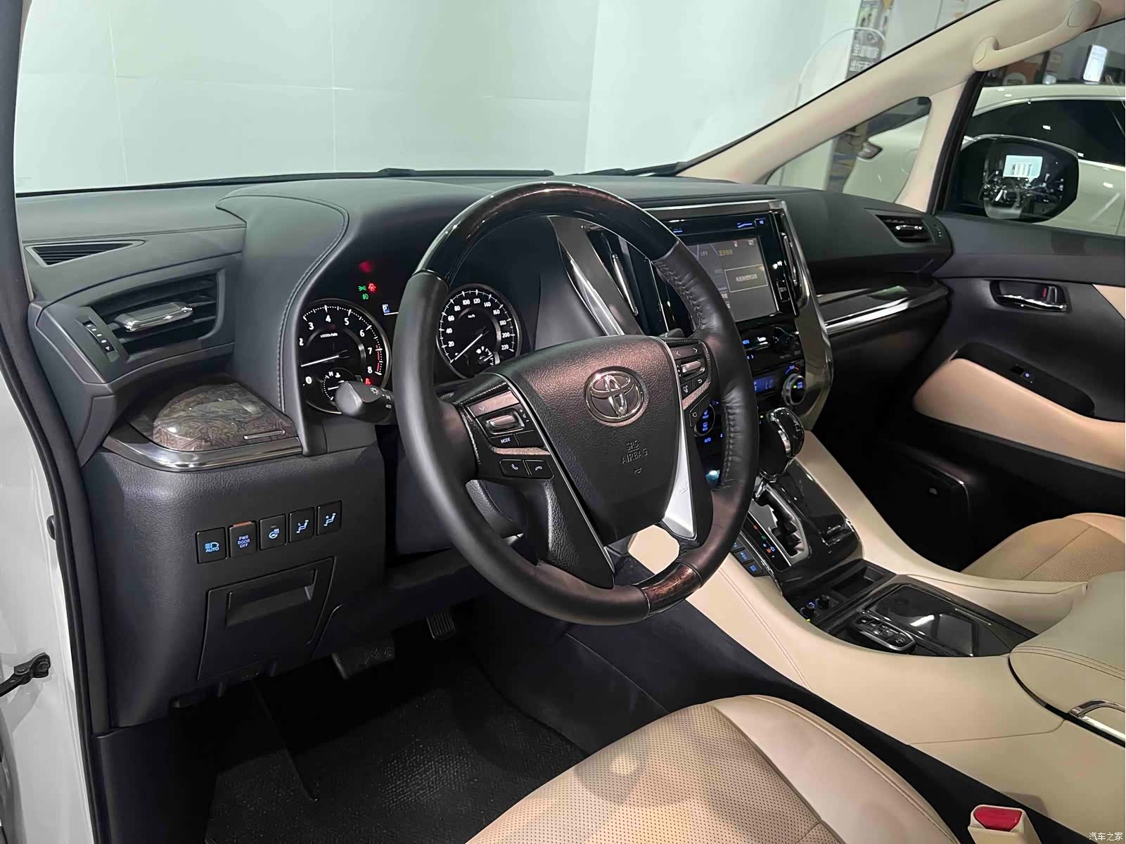 Toyota Alphard, 2018 17