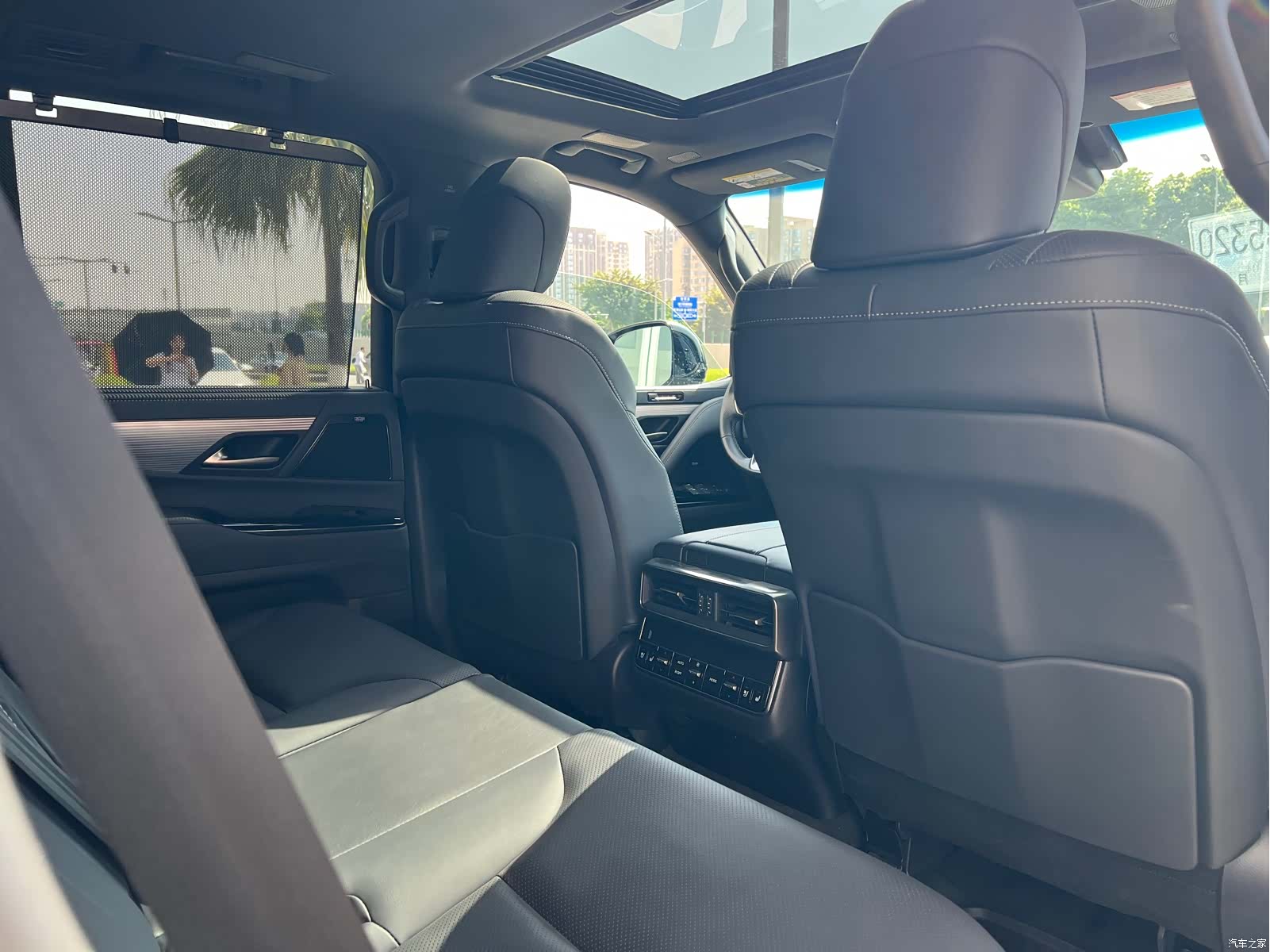 Lexus LX, 2026 10