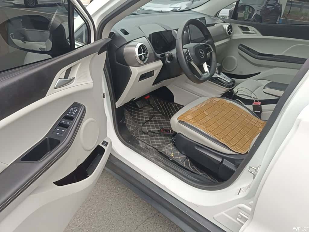 BYD Yuan, 2022 16