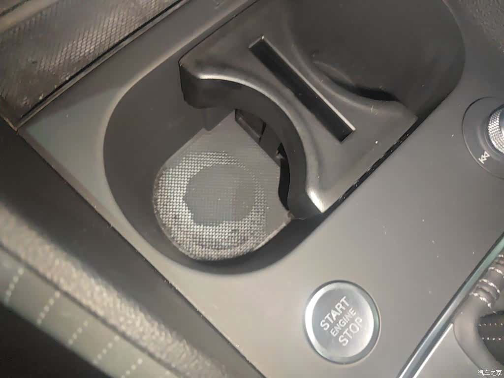 Audi Q2L, 2022 9