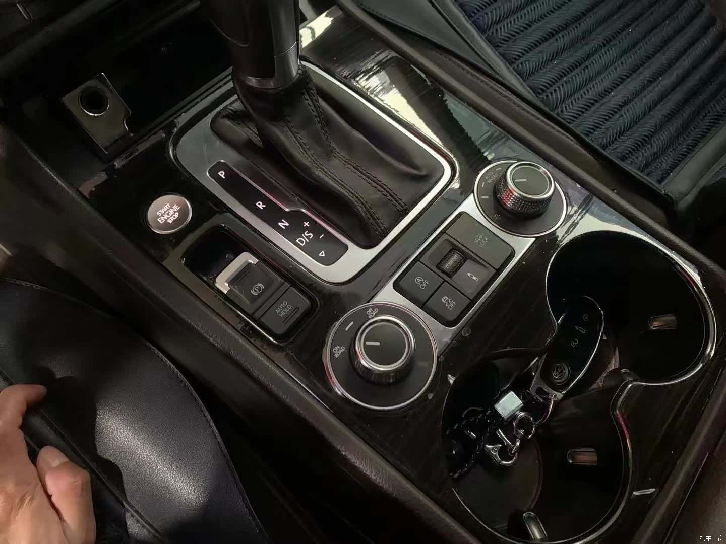 Volkswagen Touareg, 2017 все фото