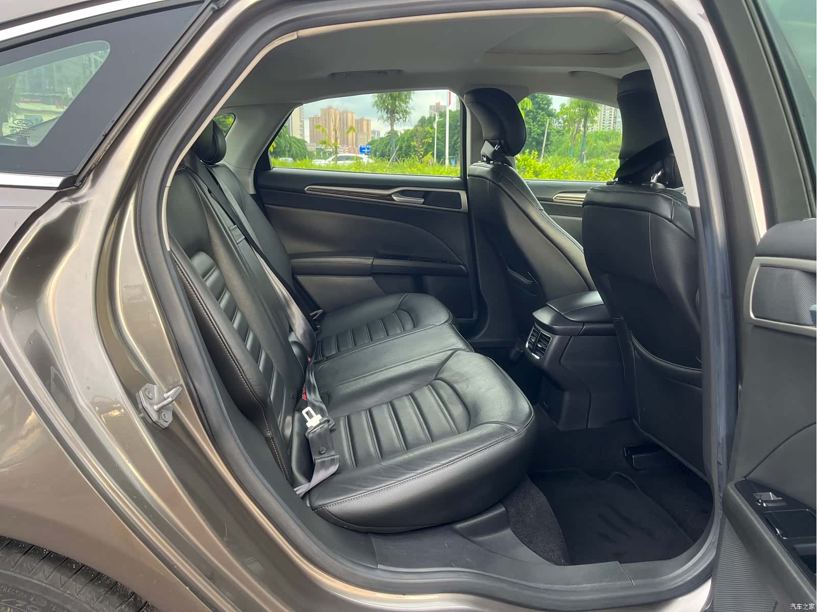 Ford Mondeo, 2014 11