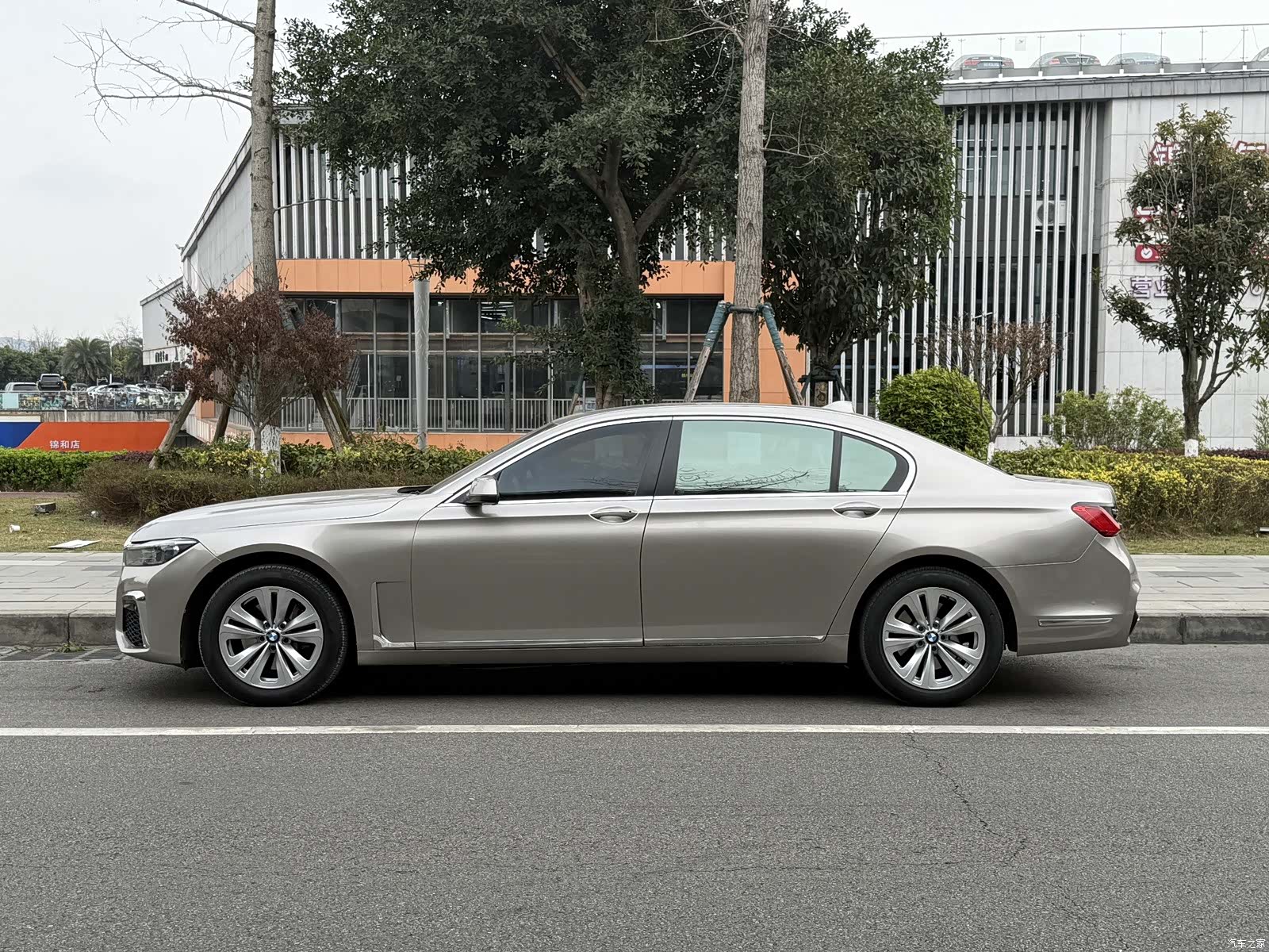 BMW 7 Series, 2011 3