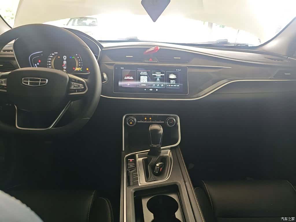 Geely Binray, 2022 13