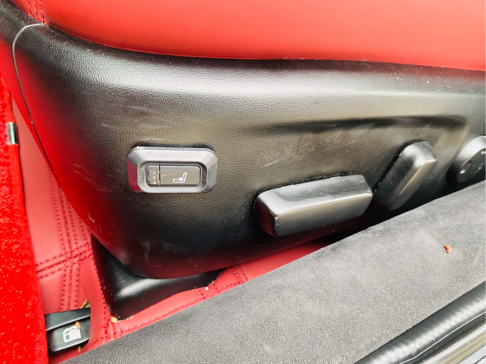 Toyota 2.5V, 2011 17