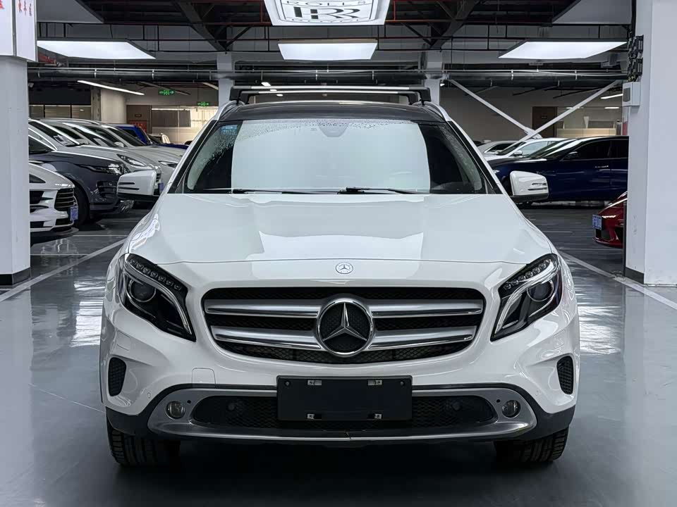 Mercedes-Benz GLA Mercedes-Benz GLA