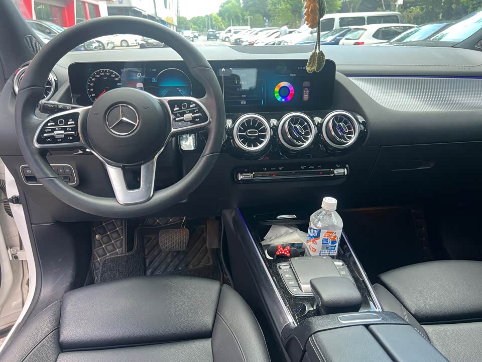 Mercedes-Benz GLA Mercedes-Benz GLA
