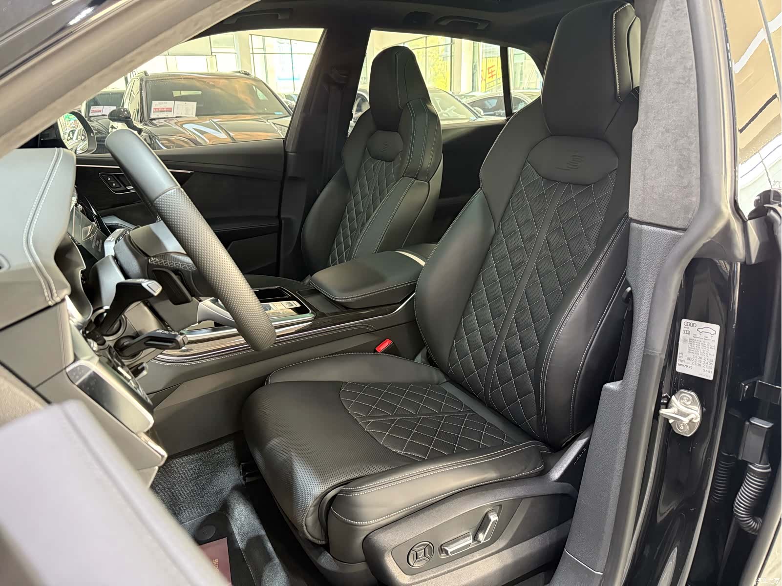 Audi Q8, 2023 7