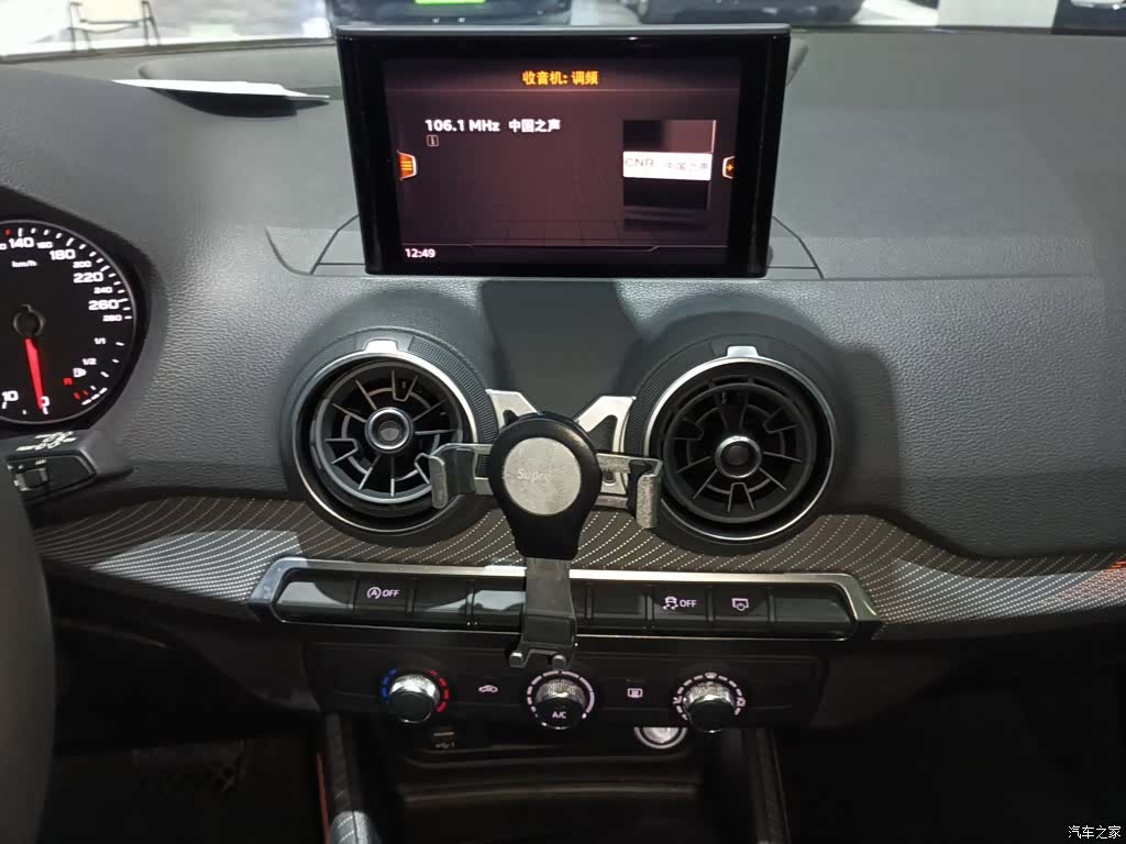 Audi Q2L, 2019 9