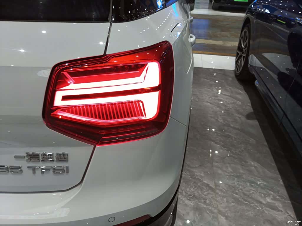Audi Q2L, 2019 24