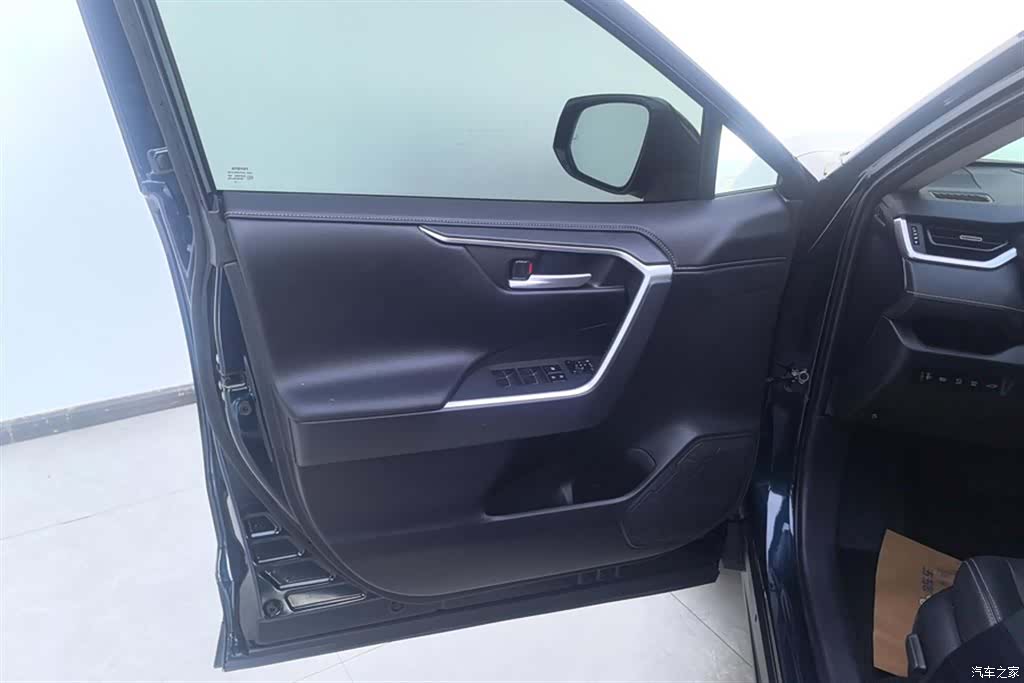 Toyota Wildlander, 2023 7