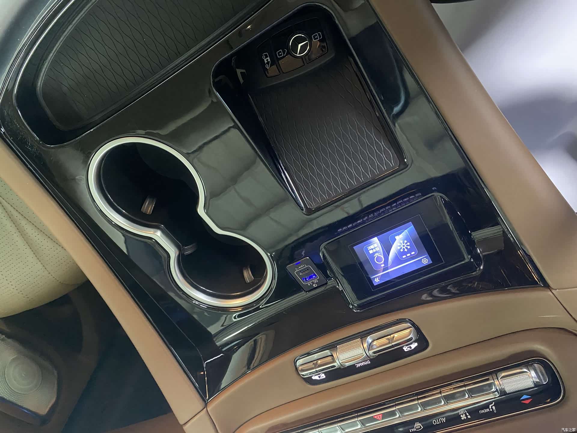 Mercedes-Benz 7, 2025 6