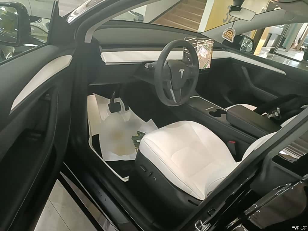 Tesla Model Y, 2021 12
