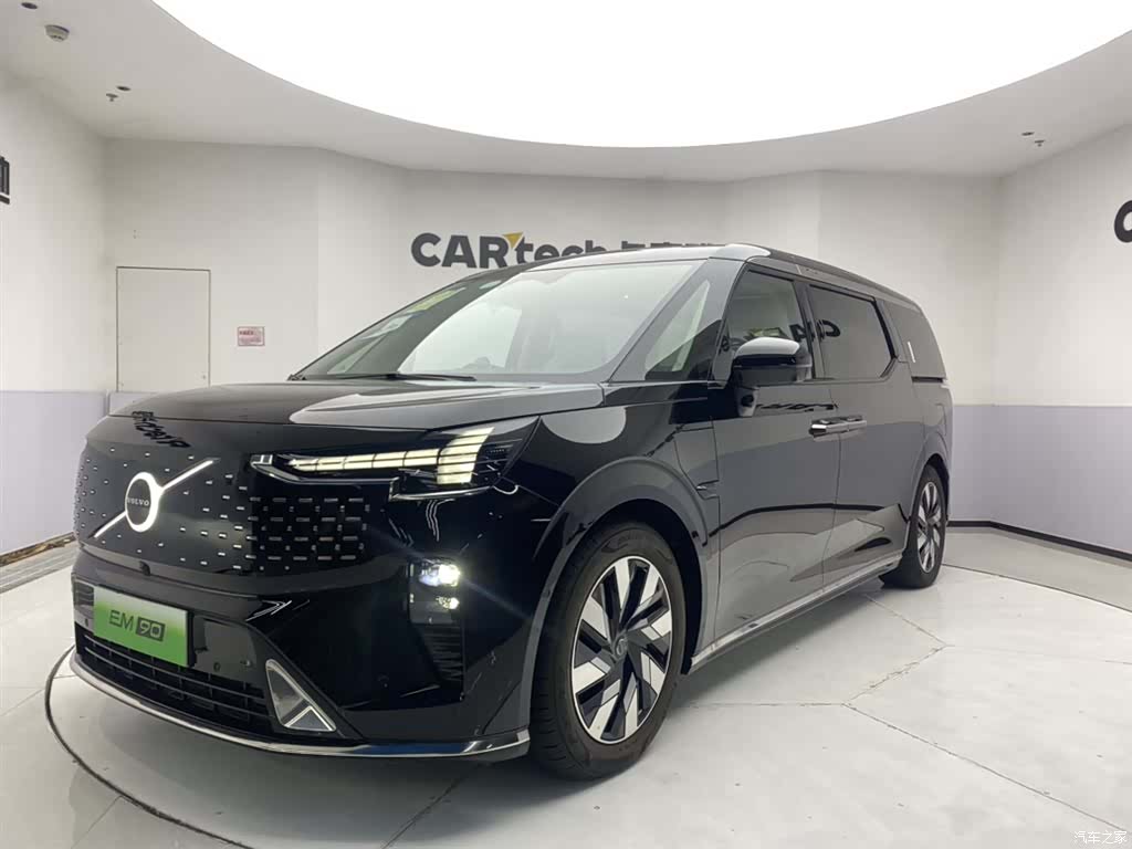Volvo EM90, 2026 1
