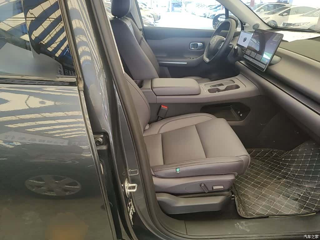 Leapmotor C10, 2025 25