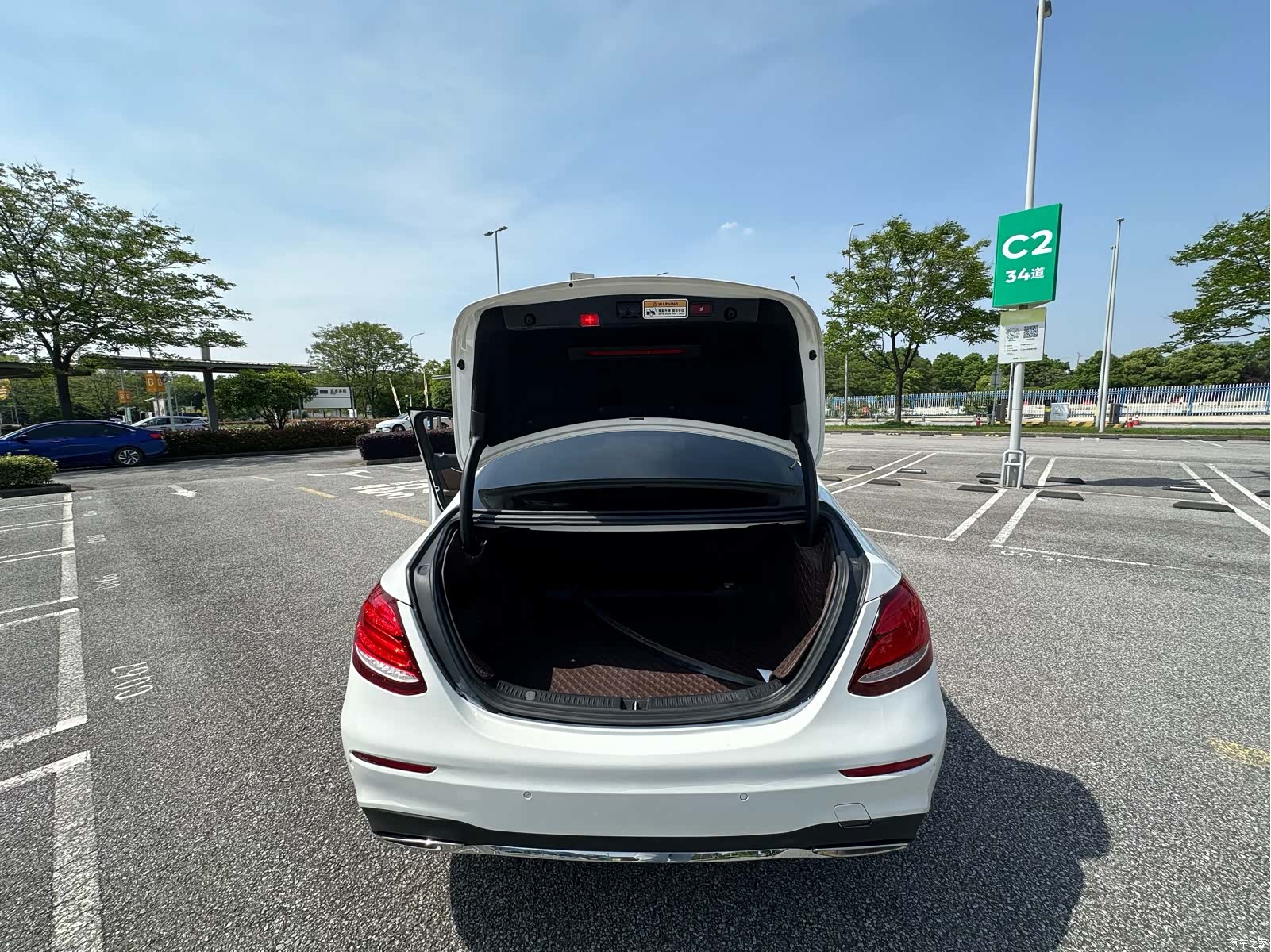 Mercedes-Benz E-Class, 2018 11