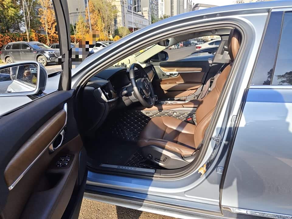 Volvo S90