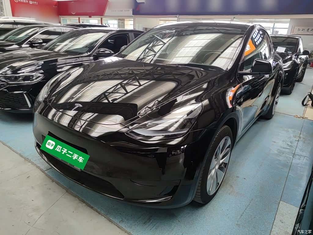 Tesla Model Y, 2023 1