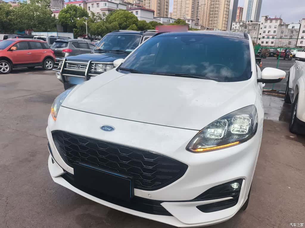 Ford Escape, 2022 3
