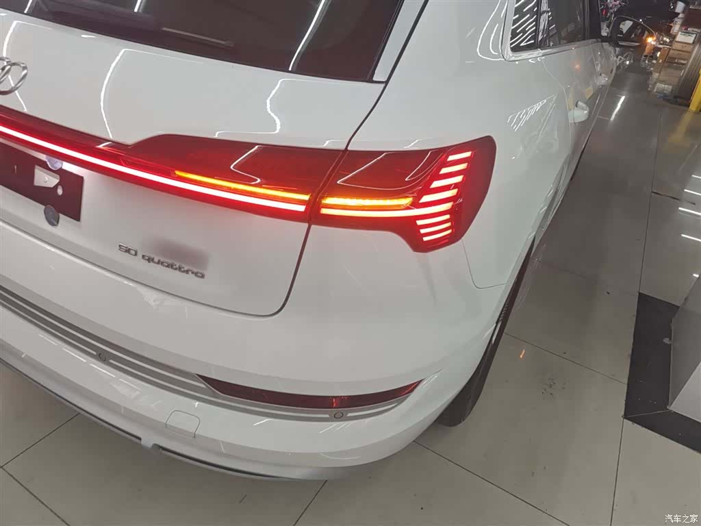 Audi e-tron, 2025 8