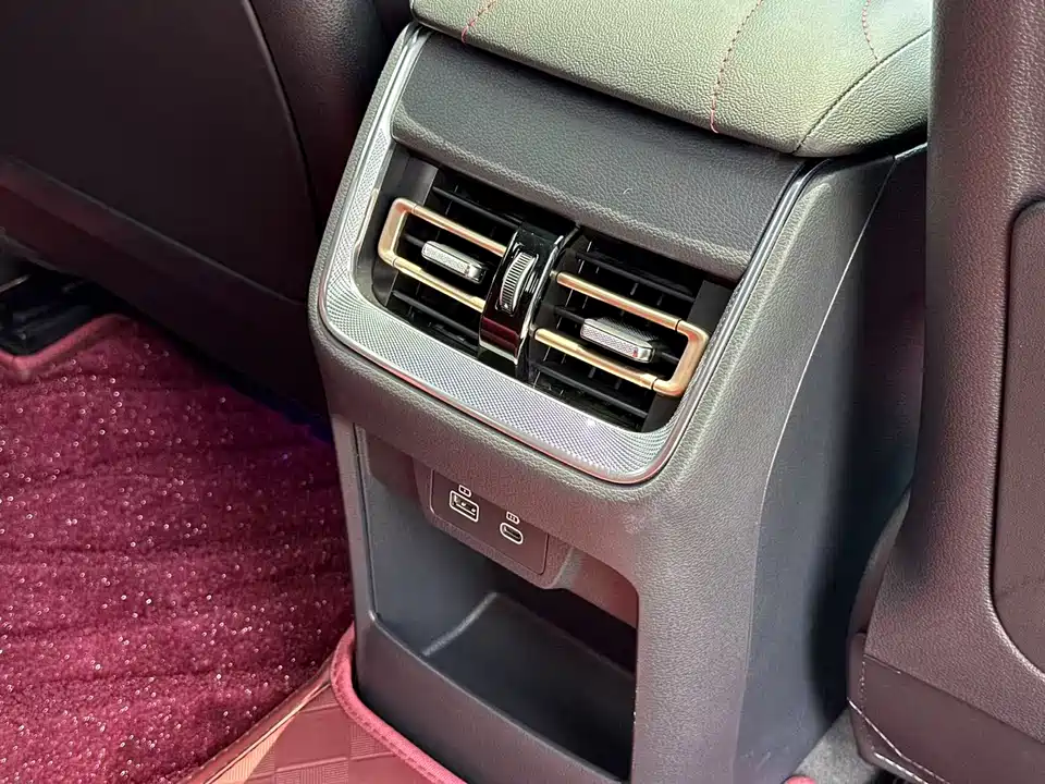 Hongqi H6