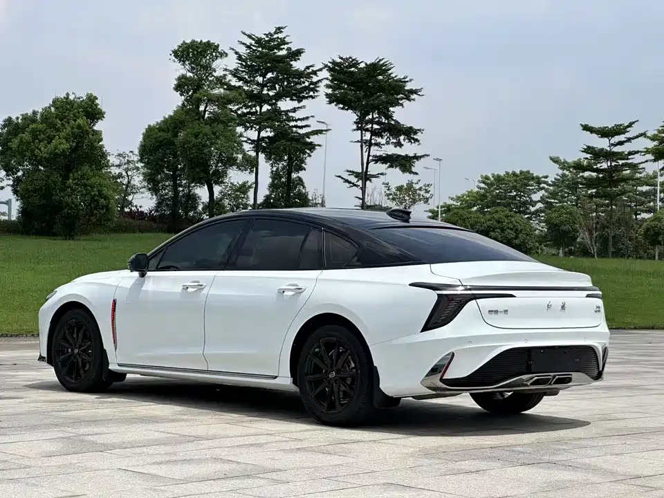 Hongqi H6