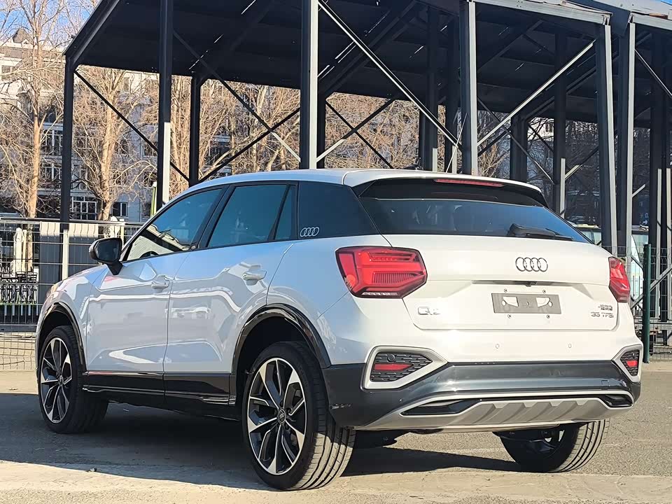 Audi Q2L