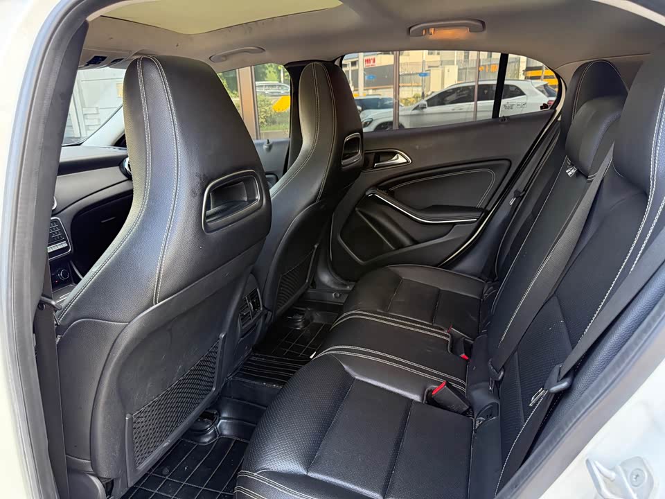 Mercedes-Benz GLA Mercedes-Benz GLA