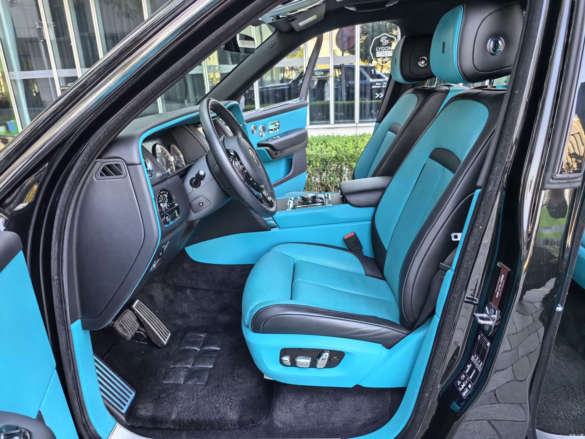 Rolls-Royce Cullinan, 2022 27