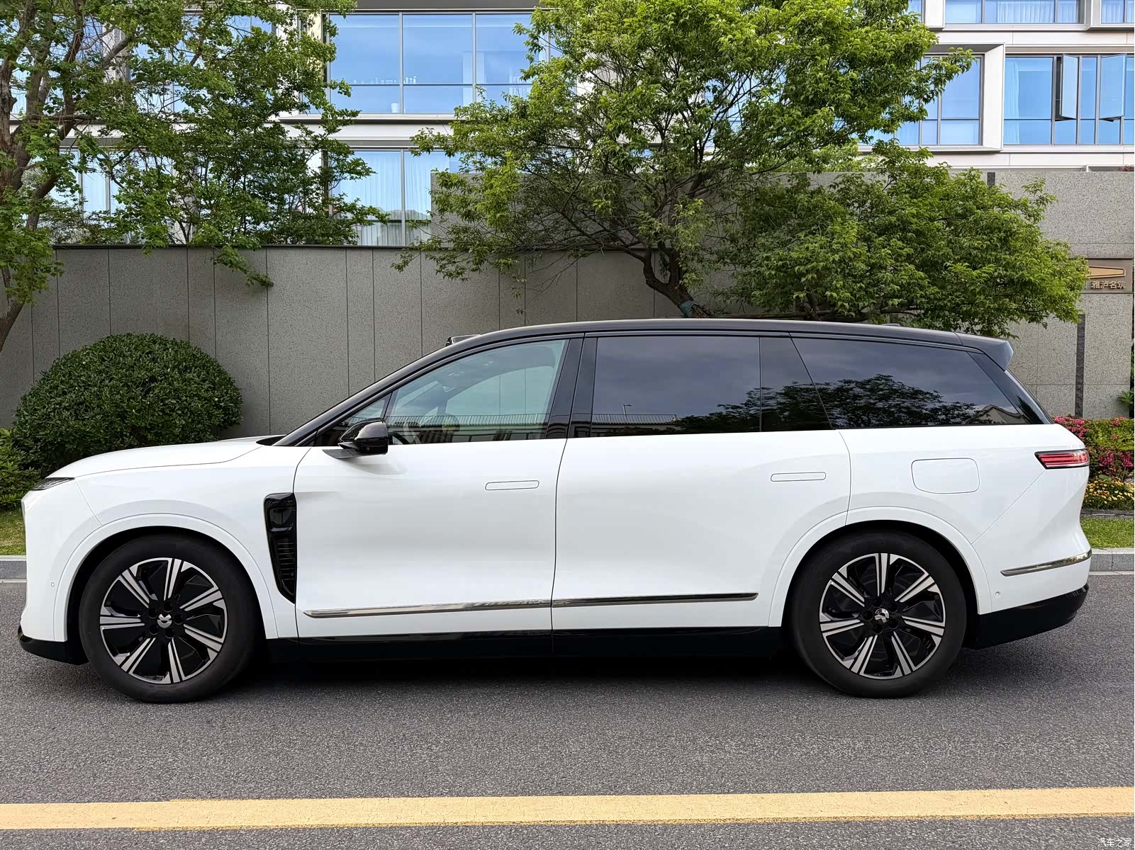 NIO ES8, 2025 4